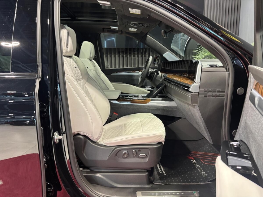 2025 Cadillac Escalade 6.2 V8